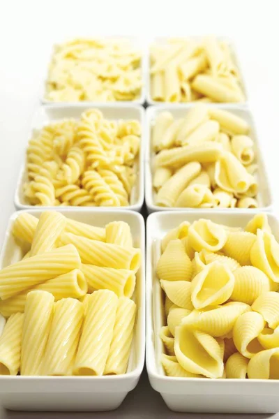 Fusilli Bolliti Tagliatelle Pasta Ciotole — Foto Stock