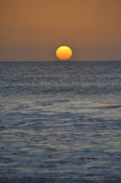 Puesta de sol en el océano atlántico — Foto de Stock