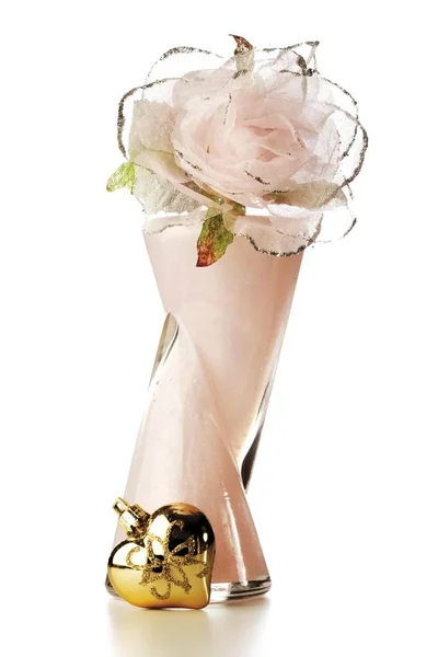 Parfümflasche mit Blume Rose — Stockfoto