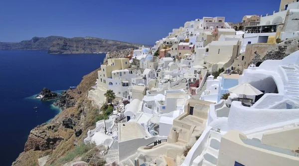 Vista Ciudad Oia Con Típica Arquitectura Cicládica Entrelazada Frente Mar — Foto de Stock