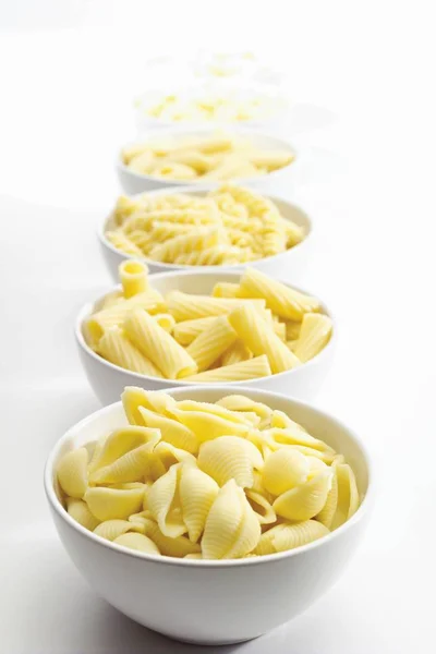Gekookte Fusilli Pasta Noodles Kommen — Stockfoto