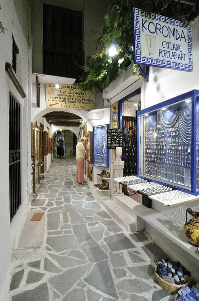 Mercado Viejo Con Vitrinas Callejón Estrecho Ciudad Naxos Cyclades Grecia —  Fotos de Stock