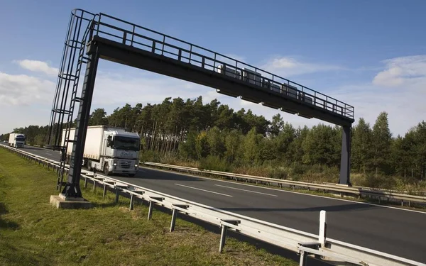 Nákladní Auto Řídící Stanici Mýtné Německé Dálnici — Stock fotografie