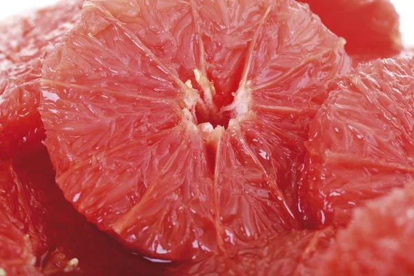 Bélszín Szeletek Rubin Vörös Szőlő Gyümölcs — Stock Fotó