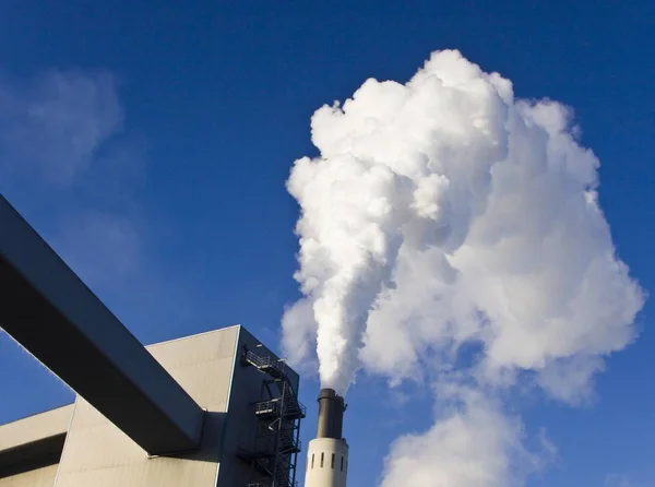 Chimenea Una Central Eléctrica — Foto de Stock