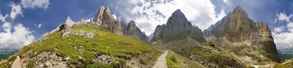 Panorama över vackra berg — Stockfoto