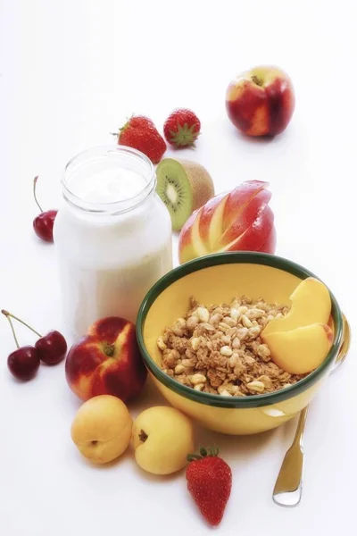 Prima Colazione Base Cereali Servita Con Yogurt Frutta — Foto Stock