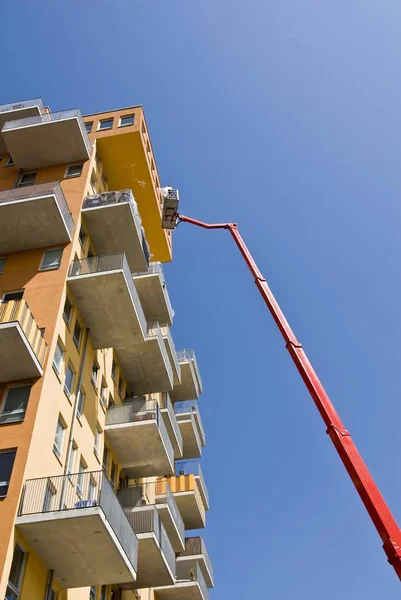 Piattaforma Sollevamento Idraulico Uso Edificio Residenziale Contemporaneo — Foto Stock