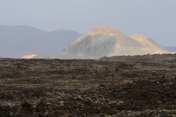 Campo Con Grupos Lava Frente Caldera Los Arrables Región Montañosa — Foto de Stock