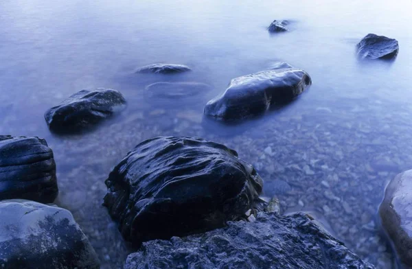 Камни Озере Тумане — стоковое фото