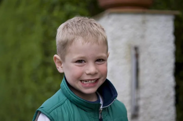 Portret Letniego Chłopca — Zdjęcie stockowe