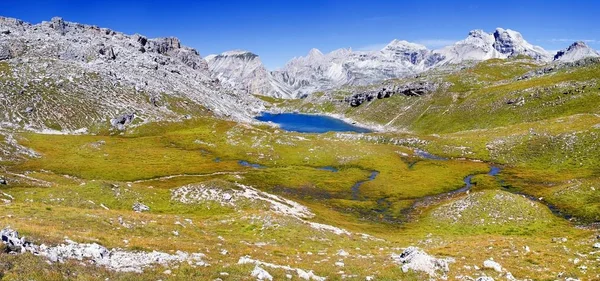 Lac Ciampai Sur Plateau Crespeina Dans Parc National Puez Geisler — Photo