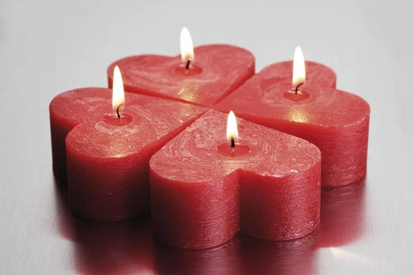 Velas em forma de coração — Fotografia de Stock