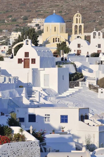 Typisk Kykladisk Arkitektur Förreglad Vita Hus Och Kupol Kyrka Santorin — Stockfoto