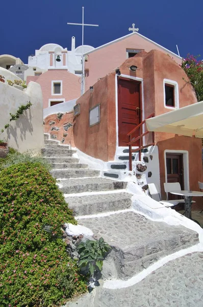 Rote Kirche Und Treppe Typischen Kykladischen Baustil Oia Santorini Cyclades — Stockfoto