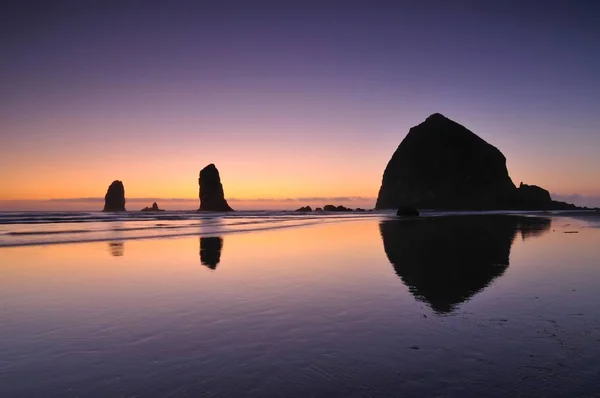 Famosa Haystack Rock Monolite Roccia Lavica Solidificata Cannon Beach Contea — Foto Stock