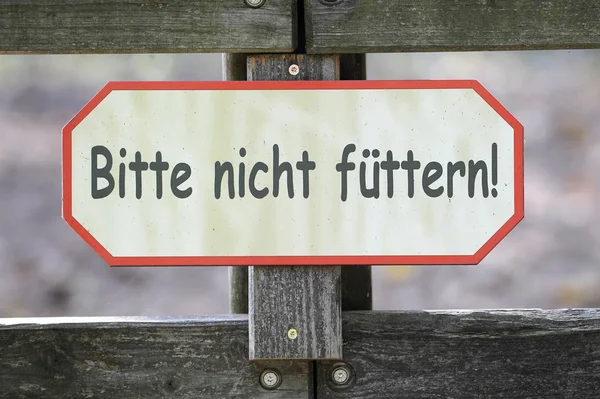 Wegweiser Bitte Nicht Füttern — Stockfoto