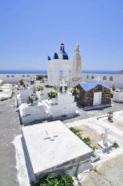Cemetery Front Greek Orthodox Church Mesa Gonia Santorini Cyclades Greece — Stock Photo, Image
