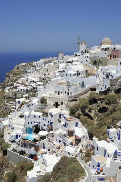 Utsikt Över Oia Och Två Väderkvarnar Santorin Santorini Kykladerna Grekland — Stockfoto