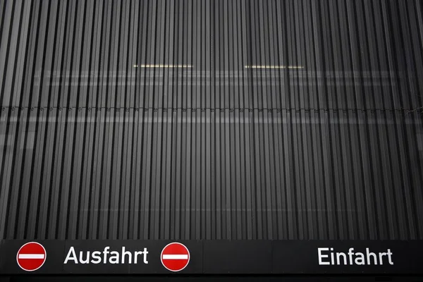 Kivezető Exit Einfahrt Bejegyzést Írt Egy Parkoló Blokk Tilalmi Jelzések — Stock Fotó