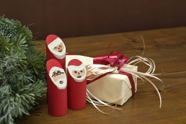Geschenkverpackung Mit Weihnachtsmann Klauseln — Stockfoto