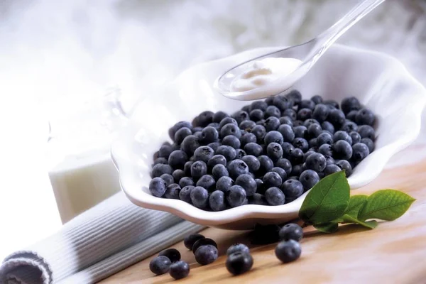 Blueberries White Porcelain Bowl Spoon — Stock Photo, Image