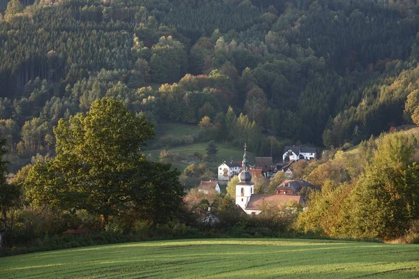 Zeitlofs Landskap Med Träd Och Landsbygden Byggnader — Stockfoto