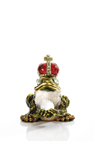 크라운 화이트에 개구리 장난감 — 스톡 사진