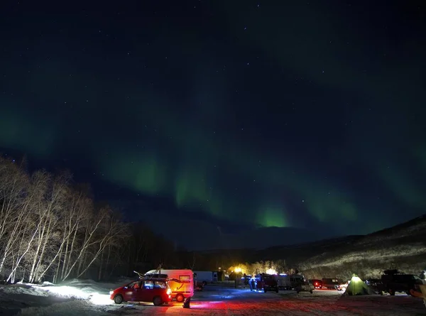 Northern Lights Busy Carpark Finnmark Noruega Escandinávia Europa — Fotografia de Stock