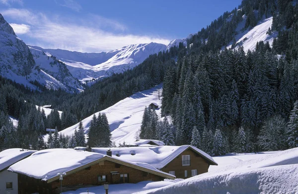 Bygger Hus Snöiga Bergen Alperna — Stockfoto