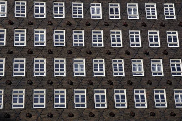 Декоративный Фасад Здания Большим Количеством Окон — стоковое фото