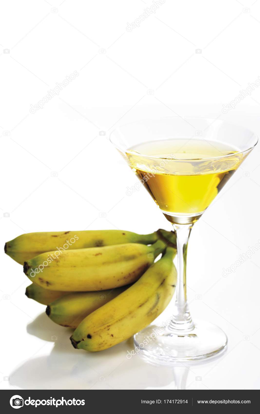 Licor Plátano Una Copa Cóctel Con Manojo Plátanos Miniatura — Foto de
