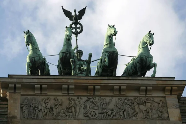 Rzeźbę Kwadrygi Bramy Brandenburskiej Berlin Niemcy Europa — Zdjęcie stockowe