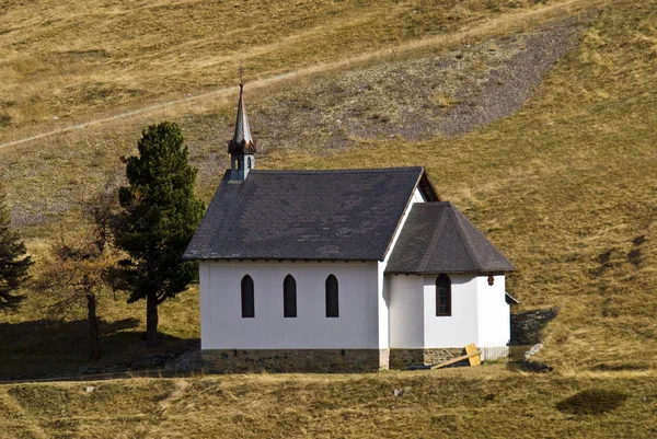 Nézd Kápolna Mountains Svájc — Stock Fotó