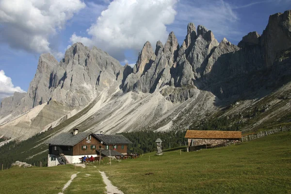 Brogles Huette Geisslerspitzen Sydtyrolen — Stockfoto