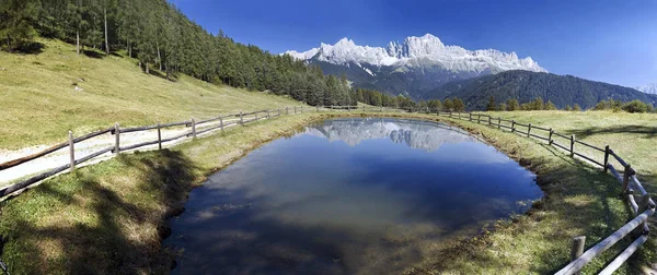 Reflektion Över Catinaccio Rosengarten Massif Nära Nivåer Södra Tyrolen Italien — Stockfoto