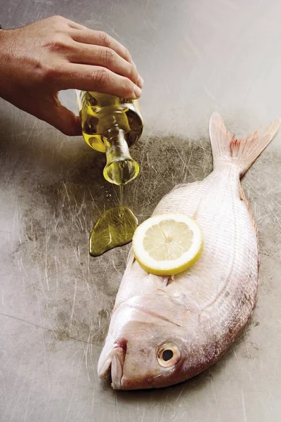 Raw Gilt Head Sea Bream Teppan Grill Plate Hand Pouring — Stock Photo, Image