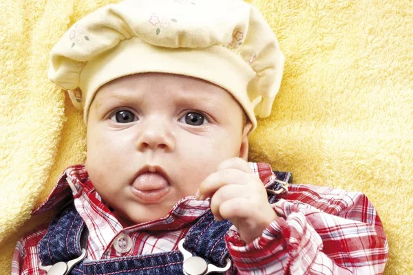 Bebek Tulumlu Şapkalı — Stok fotoğraf