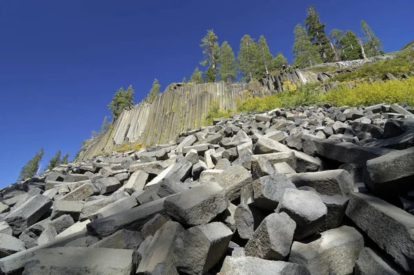 Abgebrochene Basaltsäulen Mammutsee Teufelspost Nationaldenkmal Kalifornien Usa Nordamerika — Stockfoto