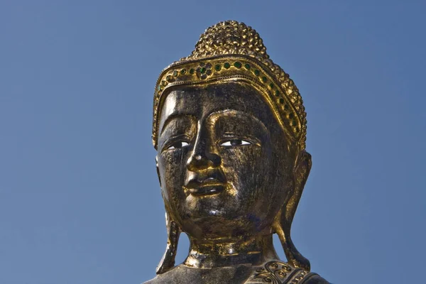 Houten Standbeeld Van Een Boeddha — Stockfoto