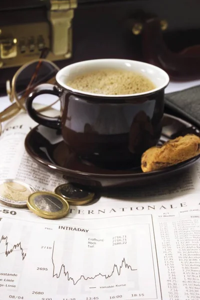 Fincan Kahve Euro Para Hisse Senetleri Sayfa — Stok fotoğraf