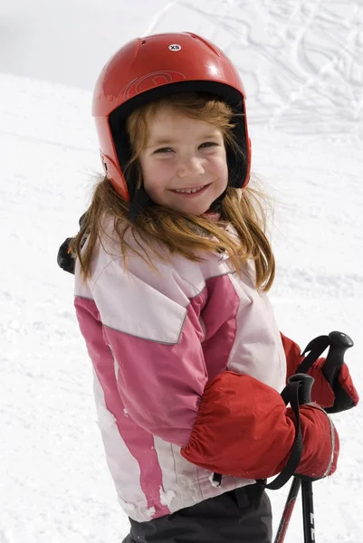 Mädchen Fährt Winter Ski — Stockfoto