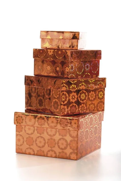 Vier Kupferfarbene Geschenkboxen Gestapelt — Stockfoto