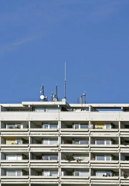 Телекоммуникационная Антенна Крыше Высотного Здания — стоковое фото