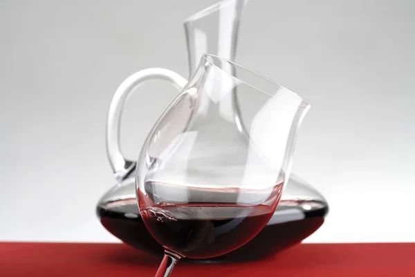 Decanter Bicchiere Vino Riempito Con Vino Rosso — Foto Stock