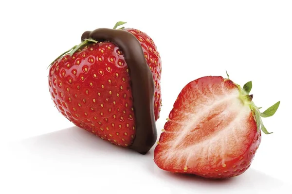 Süße Erdbeeren Mit Schokoglasur — Stockfoto
