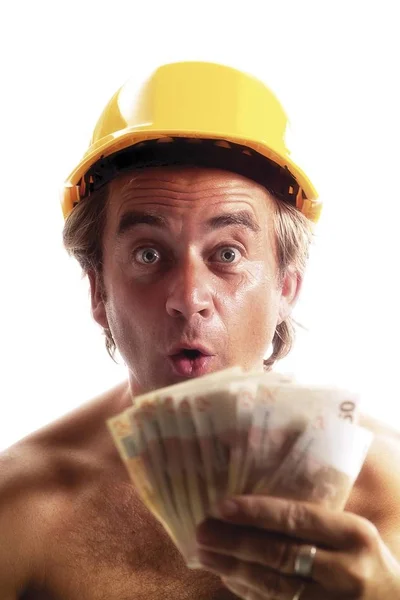 Goły Pracownik Budowlany Posiadający Gotówkę Banknoty Euro — Zdjęcie stockowe