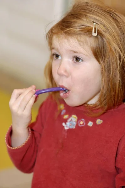 Girl Years Old Brushing Her Teeth — Stock Photo, Image