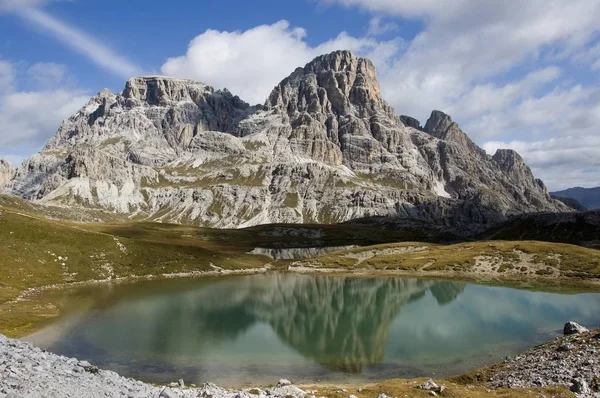 Einserkogel Cima 反射在 Bdensee 白云岩 意大利 — 图库照片