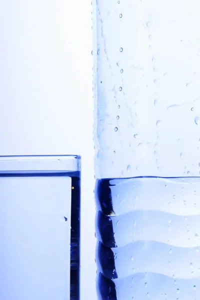 Agua Mineral Fresca Fría Con Vidrio —  Fotos de Stock